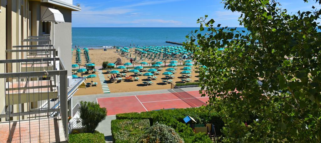 Hotel Janeiro Frontemare Lido di Jesolo Exterior foto