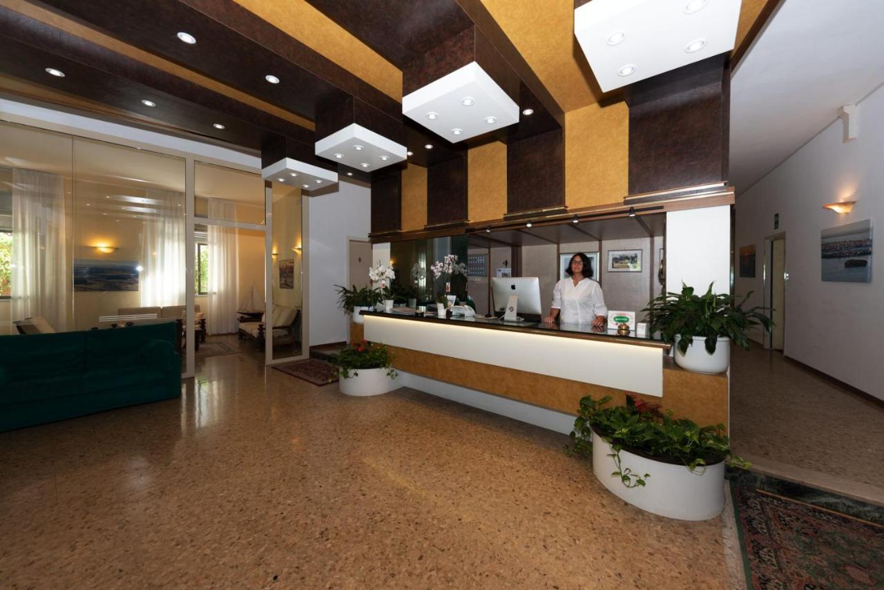 Hotel Janeiro Frontemare Lido di Jesolo Exterior foto